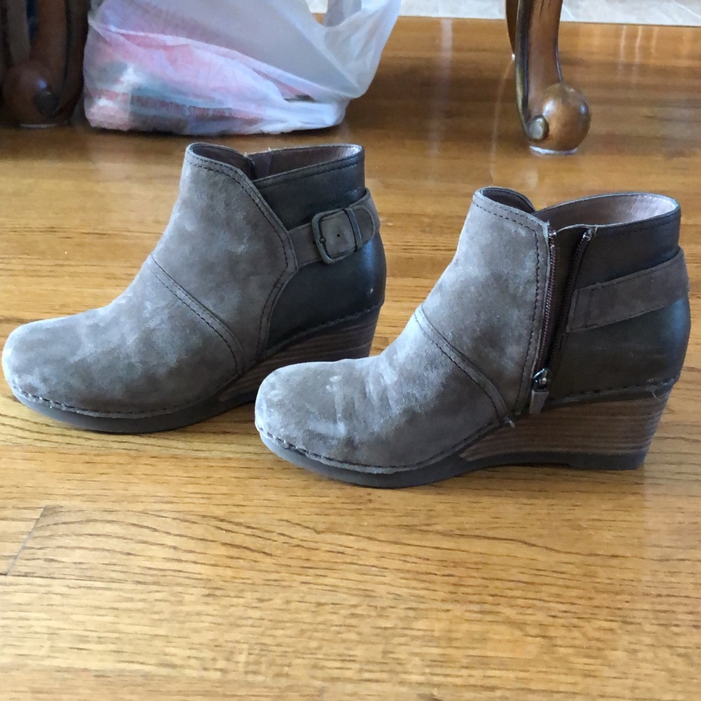 Light brown suede booties